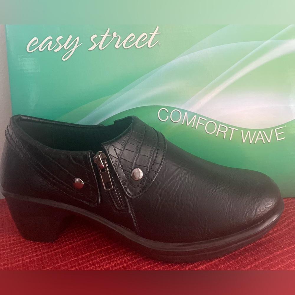 Womens Easy Street Black Comfort Mules